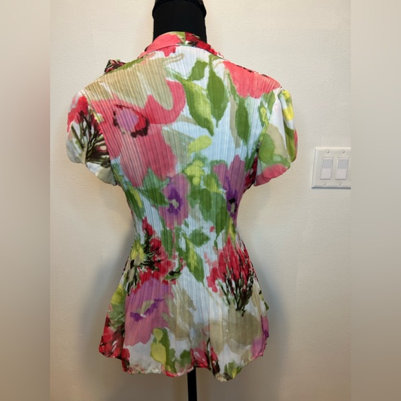 East 5th Ruched Floral Blouse - Picture 2 of 6